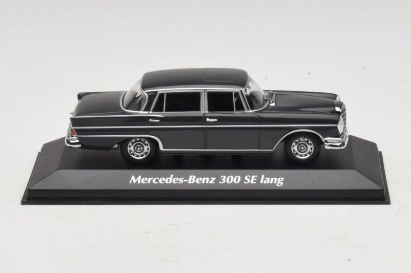 Mercedes 300 SE W112 Lang Donkergrijs Maxichamps 1:43 940035201 Metaal