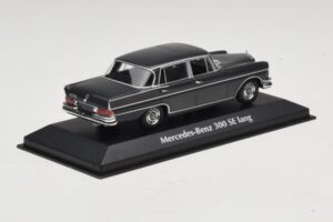 Mercedes 300 SE W112 Lang Donkergrijs Maxichamps 1:43 940035201 Metaal — afbeelding 2 van 5
