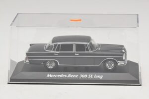 Mercedes 300 SE W112 Lang Donkergrijs Maxichamps 1:43 940035201 Metaal — afbeelding 4 van 5