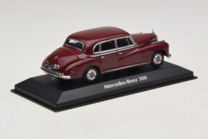 Mercedes 300 W186 Donkerrood Maxichamps 1:43 940039060 Metaal — afbeelding 2 van 5