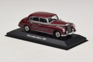 Mercedes 300 W186 Donkerrood Maxichamps 1:43 940039060 Metaal — afbeelding 3 van 5