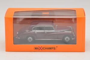 Mercedes 300 W186 Donkerrood Maxichamps 1:43 940039060 Metaal — afbeelding 5 van 5