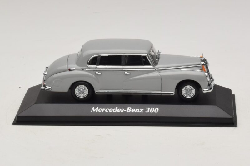Mercedes 300 W186 Grijs Maxichamps 1:43 940039061 Metaal