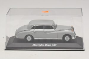 Mercedes 300 W186 Grijs Maxichamps 1:43 940039061 Metaal — afbeelding 4 van 5