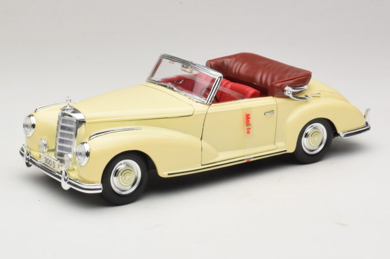 Mercedes 300S Crème Maisto 1:18 31806 Metaal