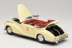 Mercedes 300S Crème Maisto 1:18 31806 Metaal — afbeelding 5 van 8