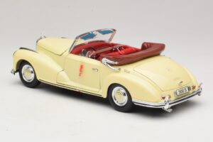 Mercedes 300S Crème Maisto 1:18 31806 Metaal — afbeelding 7 van 8