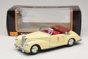Mercedes 300S Crème Maisto 1:18 31806 Metaal — afbeelding 8 van 8