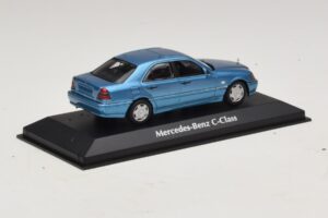 Mercedes C-Class W202 Blauw Metallic Maxichamps 1:43 940037060 Metaal — afbeelding 2 van 5