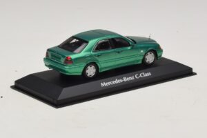 Mercedes C-Class W202 Groen Metallic Maxichamps 1:43 940037061 Metaal — afbeelding 2 van 5