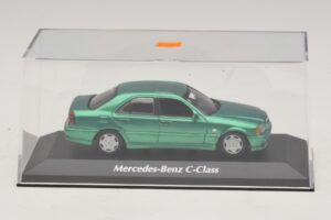 Mercedes C-Class W202 Groen Metallic Maxichamps 1:43 940037061 Metaal — afbeelding 4 van 5
