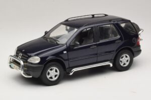 Mercedes ML320 W163 Blauw Maisto 1:18 31847 Metaal