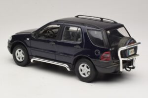 Mercedes ML320 W163 Blauw Maisto 1:18 31847 Metaal — afbeelding 7 van 8