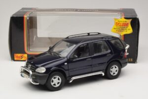 Mercedes ML320 W163 Blauw Maisto 1:18 31847 Metaal — afbeelding 8 van 8
