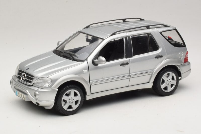 Mercedes ML55 AMG W163 Zilver Maisto 1:18 31876-P1 Metaal