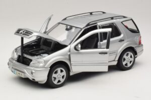Mercedes ML55 AMG W163 Zilver Maisto 1:18 31876-P1 Metaal — afbeelding 2 van 8