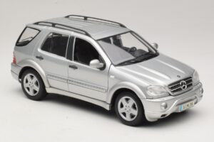 Mercedes ML55 AMG W163 Zilver Maisto 1:18 31876-P1 Metaal — afbeelding 6 van 8