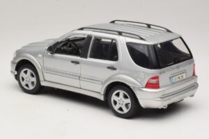 Mercedes ML55 AMG W163 Zilver Maisto 1:18 31876-P1 Metaal — afbeelding 7 van 8
