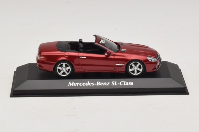 Mercedes SL R230 Rood Metallic Maxichamps 1:43 940037530 Metaal