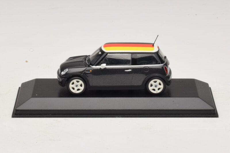 Mini Cooper One R50 Groen Met Duitse Vlag Minichamps 1:43 MINI033 Metaal