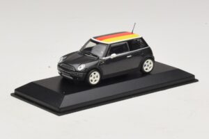 Mini Cooper One R50 Groen Met Duitse Vlag Minichamps 1:43 MINI033 Metaal — afbeelding 2 van 5