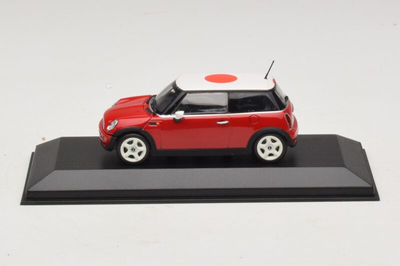 Mini Cooper One R50 Rood Met Japanse Vlag Minichamps 1:43 MINI034 Metaal