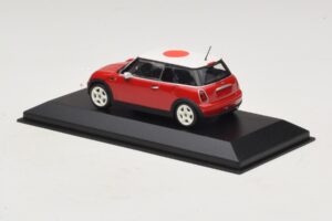 Mini Cooper One R50 Rood Met Japanse Vlag Minichamps 1:43 MINI034 Metaal — afbeelding 3 van 5