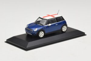 Mini Cooper S R53 Blauw Met Engelse Vlag Minichamps 1:43 MINI012 Metaal — afbeelding 2 van 5
