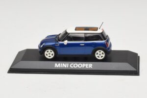 Mini Cooper S R53 Donkerblauw Met Panoramadak Minichamps 1:43 Mini Cooper S R53 Donkerblauw Met Panoramadak Minichamps 1:43 MINI021 Metaal