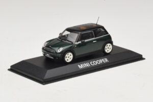 Mini Cooper S R53 Donkergroen Met Zwart Dak Minichamps 1:43 MINI023 Metaal — afbeelding 2 van 5