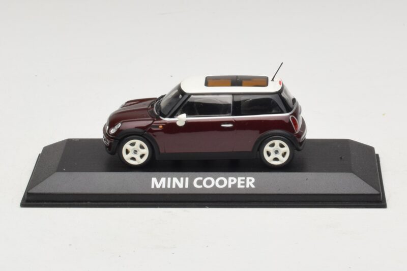 Mini Cooper S R53 Donkerrood Met Panoramadak Minichamps 1:43 Mini Cooper S R53 Donkerrood Met Panoramadak Minichamps 1:43 MINI019 Metaal
