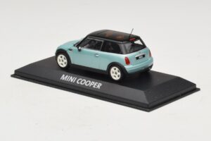 Mini Cooper S R53 Lichtblauw Metallic Met Zwart Dak Minichamps 1:43 MINI030 Metaal — afbeelding 3 van 4