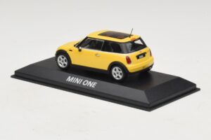 Mini Cooper S R53 Liquid Yellow Met Panoramadak Minichamps 1:43 MINI013 Metaal — afbeelding 3 van 4