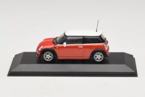 Mini Cooper S R53 Rood Met Wit Dak Minichamps 1:43 MINI025 Metaal