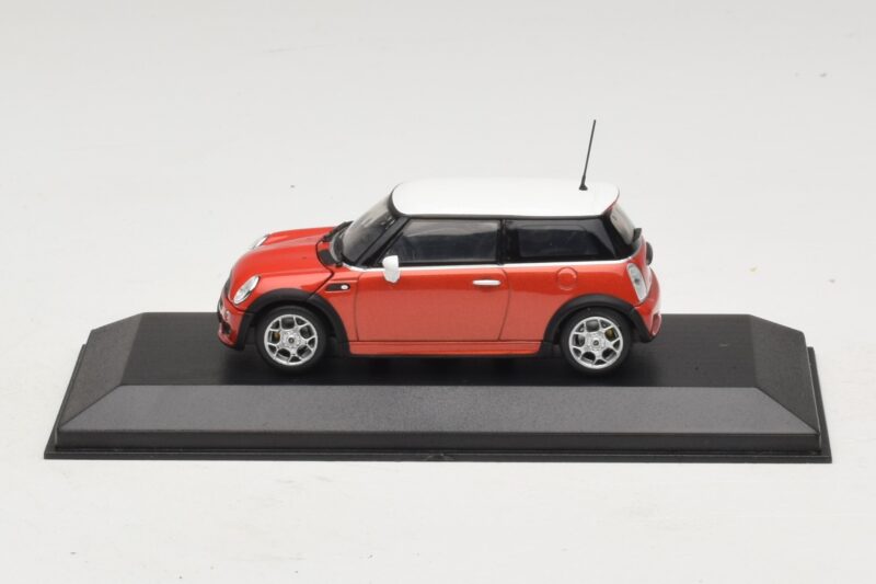 Mini Cooper S R53 Rood Met Wit Dak Minichamps 1:43 MINI025 Metaal