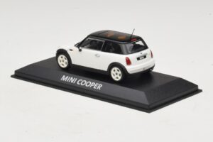 Mini Cooper S R53 Wit Met Zwart Dak Minichamps 1:43 MINI027 Metaal — afbeelding 3 van 4