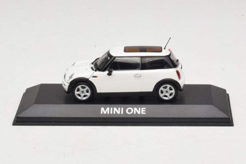 Mini Cooper S R53 Wit Met Panoramadak Minichamps 1:43 MINI020 Metaal