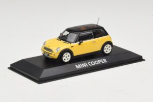 Mini Cooper S R53 Geel Met Zwart Dak Minichamps 1:43 MINI031 Metaal — afbeelding 2 van 4
