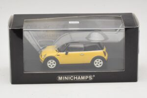 Mini Cooper S R53 Geel Met Zwart Dak Minichamps 1:43 MINI031 Metaal — afbeelding 4 van 4
