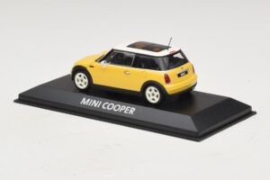 Mini Cooper S R53 Geel Met Geel Panoramadak Minichamps 1:43 MINI029 Metaal — afbeelding 3 van 4