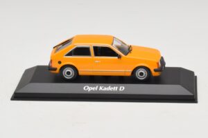 Opel Kadett D Oranje Maxichamps 1:43 Opel Kadett D Oranje Maxichamps 1:43 940044101 Metaal