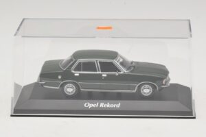 Opel Rekord D Donkergroen Maxichamps 1:43 940044001 Metaal — afbeelding 4 van 5