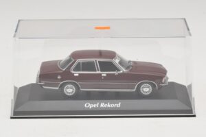 Opel Rekord D Donkerrood Maxichamps 1:43 940044000 Metaal — afbeelding 4 van 5
