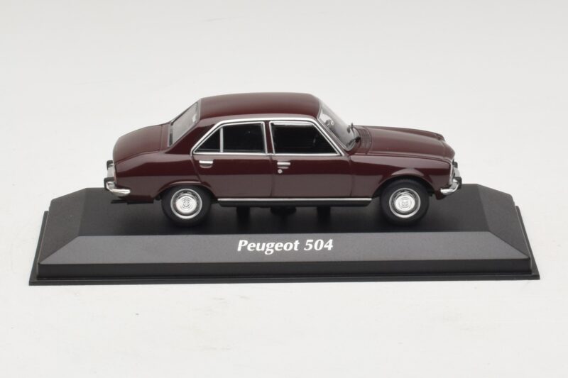 Peugeot 504 Donkerrood Maxichamps 1:43 940112500 Metaal