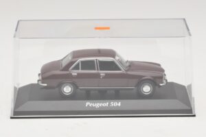 Peugeot 504 Donkerrood Maxichamps 1:43 940112500 Metaal — afbeelding 4 van 5
