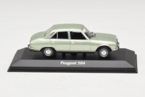 Peugeot 504 Lichtgroen Metallic Maxichamps 1:43 Peugeot 504 Lichtgroen Metallic Maxichamps 1:43 940112501 Metaal