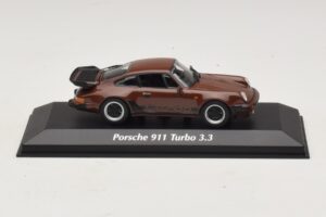 Porsche 911 930 Turbo 3.3 Bruin Maxichamps 1:43 940069001 Metaal