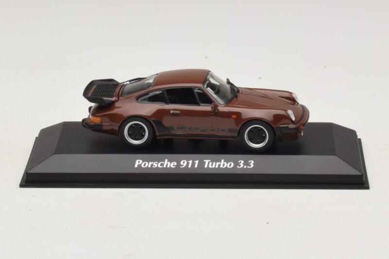Porsche 911 930 Turbo 3.3 Bruin Maxichamps 1:43 940069001 Metaal
