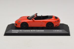 Porsche 911 991.1 Carrera 4 GTS Cabriolet Oranje Minichamps 1:43 410067331 Metaal