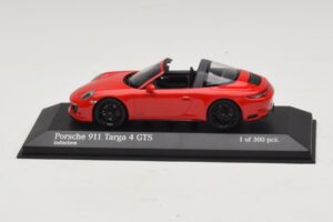 Porsche 911 991.1 Targa 4 GTS Rood Minichamps 1:43 410067340 Metaal